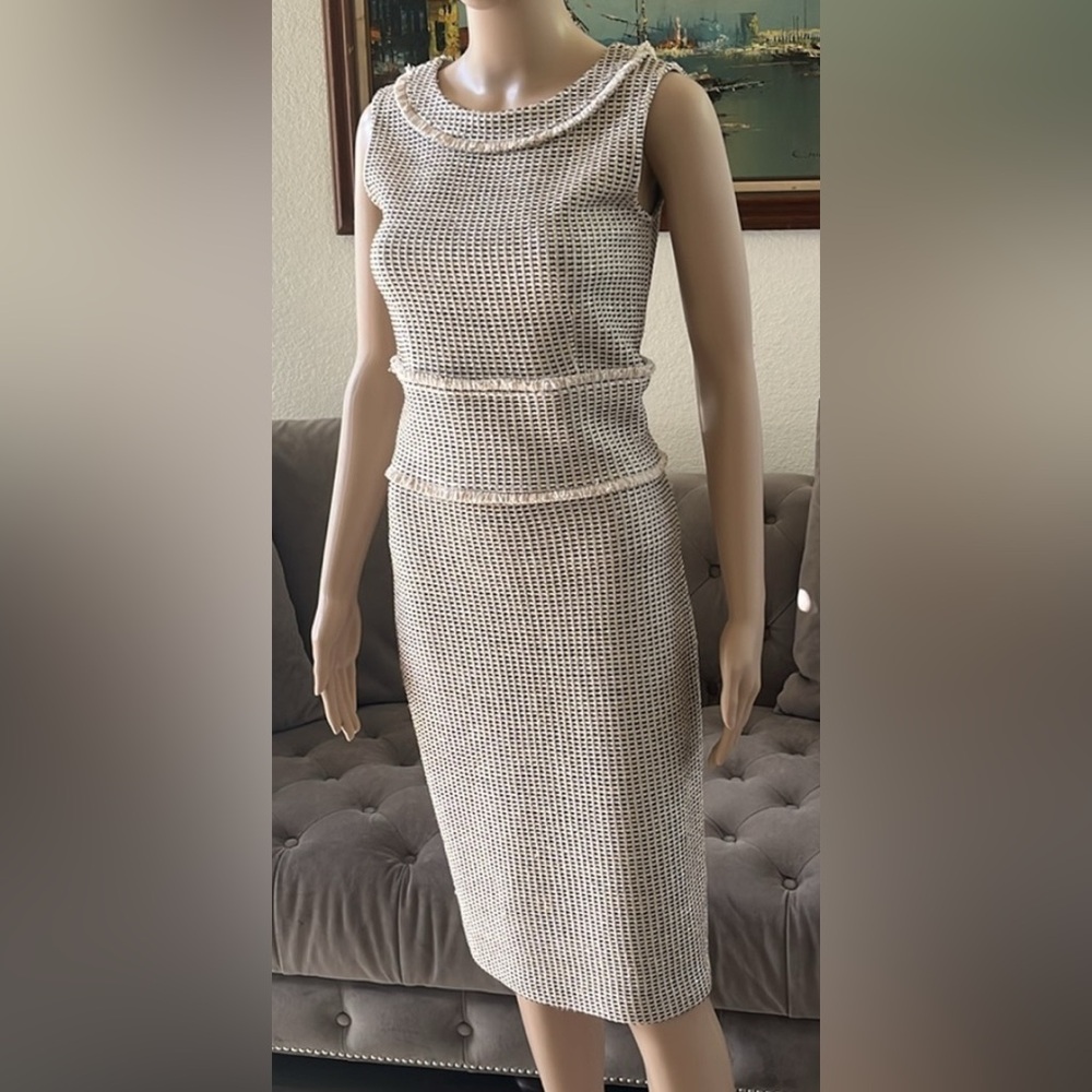 Women’s St.John Couture tweed midi dress size 0-Gold/Nude Metallic